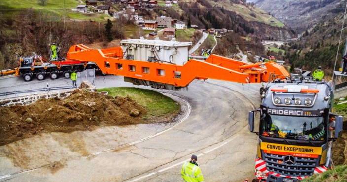 Thumbnail of the article: A heavy transport of the rare kind to Fiesch