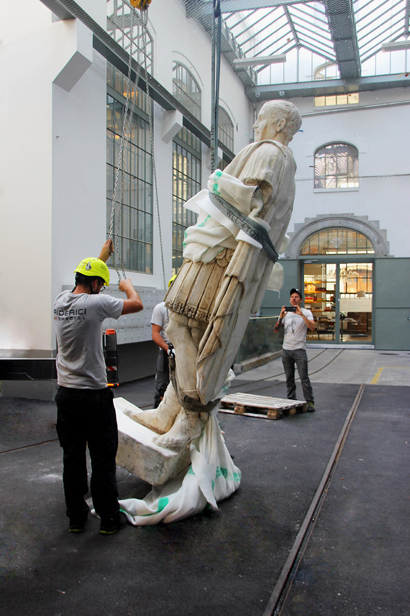 Friderici Special Transport Statue Jules Cesar A Geneve 04