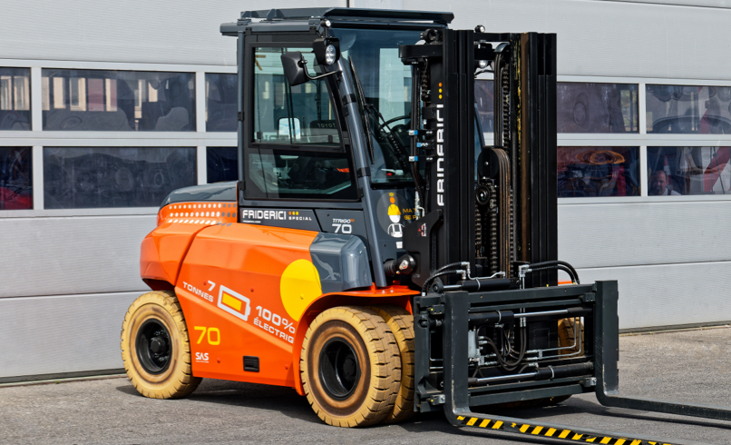 Friderici Special Vertical Mast Forklift Image 01 Friderici Special Vertical Mast Forklift Image 01