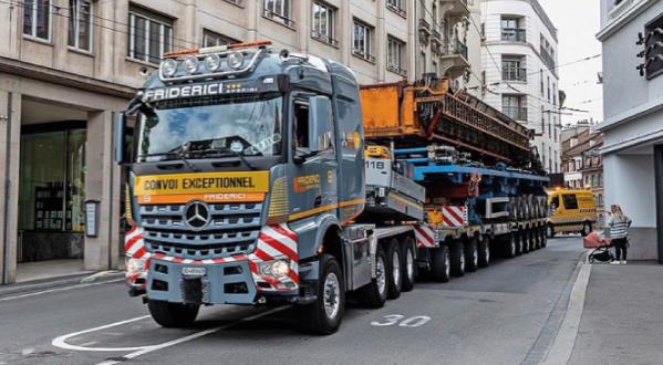 Thumbnail of the article: Transport of a giant drill in Vinzel to draw hot water